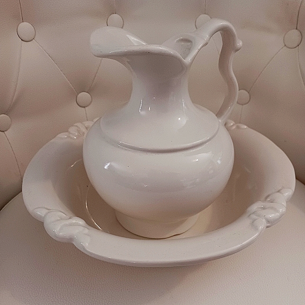 Haeger Pottery. Vintage wash basin & pitcher. Excellent condition